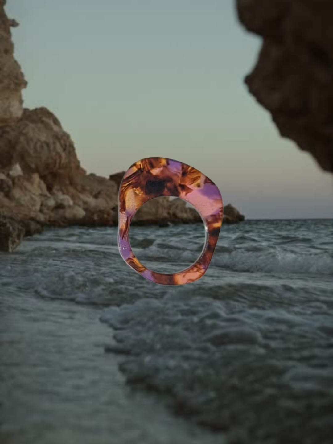 Ring in Cellulose-Acetat of the Collection BY THE SEA