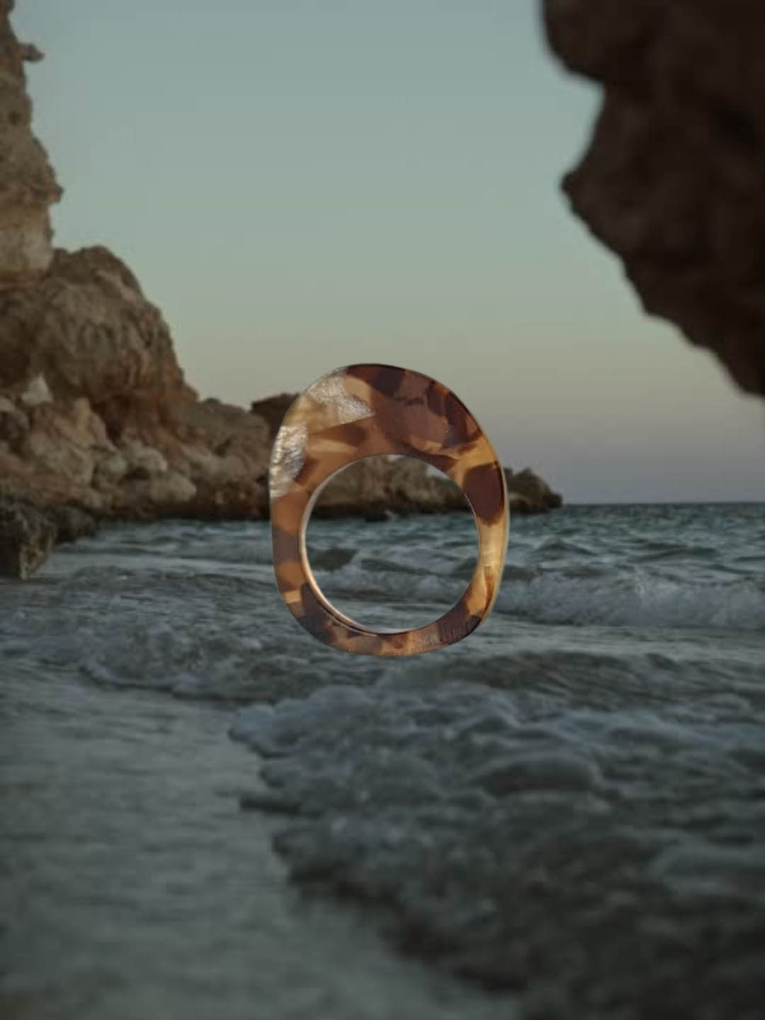 Ring in Cellulose-Acetat of the Collection BY THE SEA